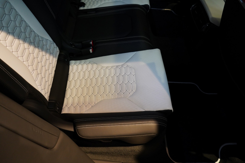 ランボルギーニ ウルス ベースグレード 左H カーボンエクステリア&インテリア パノラマルーフ Bang&Olufsen 中古車 中古車