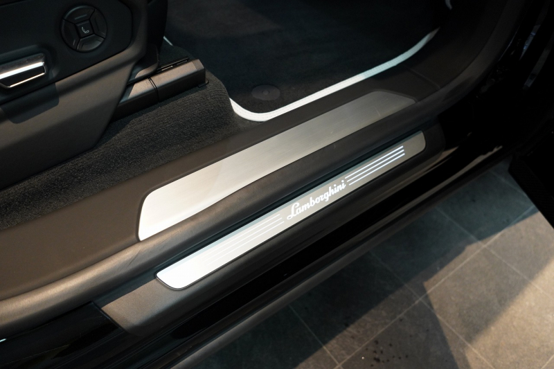 ランボルギーニ ウルス ベースグレード 左H カーボンエクステリア&インテリア パノラマルーフ Bang&Olufsen 中古車 中古車