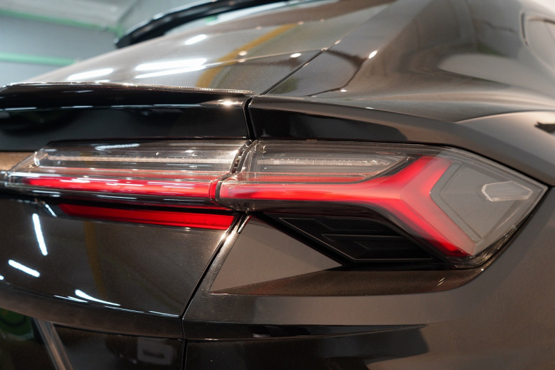 ランボルギーニ ウルス ベースグレード 左H カーボンエクステリア&インテリア パノラマルーフ Bang&Olufsen 中古車 中古車