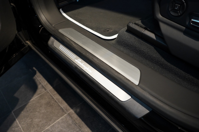 ランボルギーニ ウルス ベースグレード 左H カーボンエクステリア&インテリア パノラマルーフ Bang&Olufsen 中古車 中古車