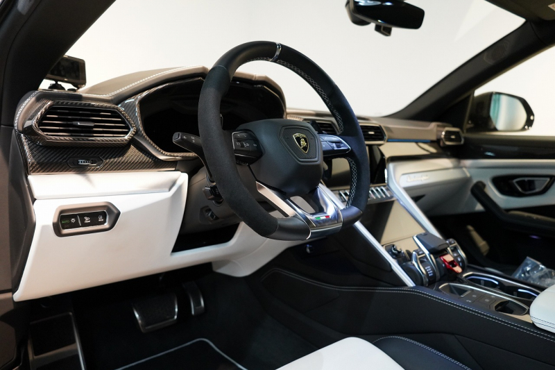 ランボルギーニ ウルス ベースグレード 左H カーボンエクステリア&インテリア パノラマルーフ Bang&Olufsen 中古車 中古車