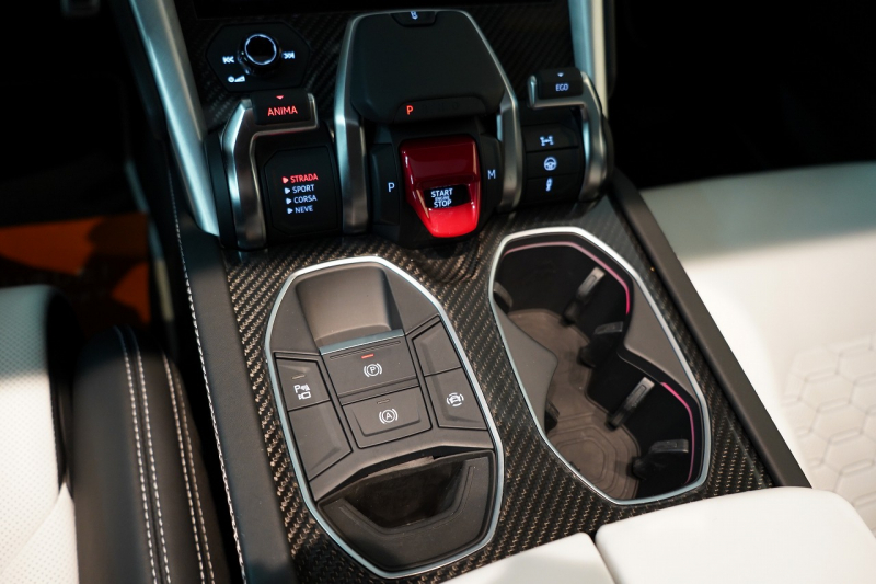 ランボルギーニ ウルス ベースグレード 左H カーボンエクステリア&インテリア パノラマルーフ Bang&Olufsen 中古車 中古車