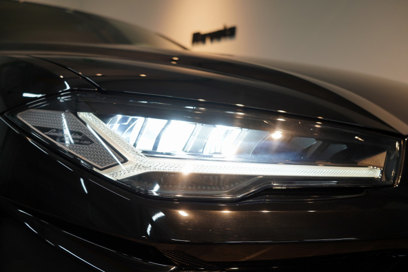 ランボルギーニ ウルス ベースグレード 左H カーボンエクステリア&インテリア パノラマルーフ Bang&Olufsen 中古車 中古車