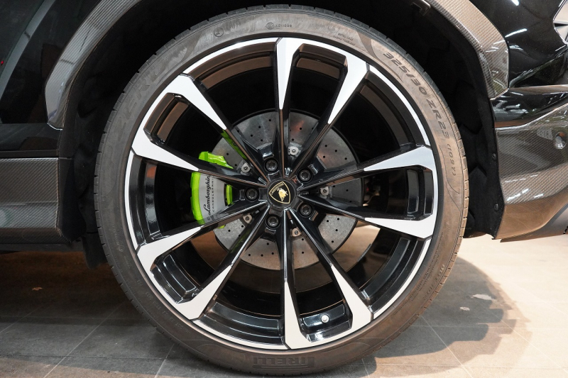 ランボルギーニ ウルス ベースグレード 左H カーボンエクステリア&インテリア パノラマルーフ Bang&Olufsen 中古車 中古車