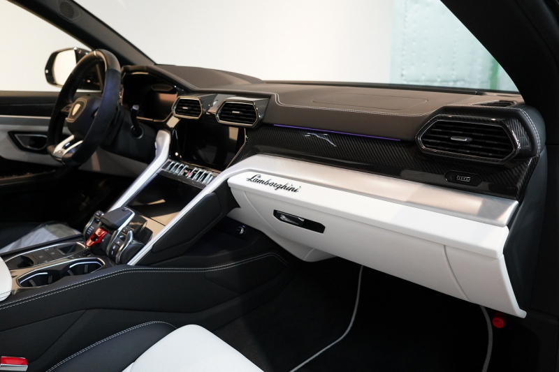 ランボルギーニ ウルス ベースグレード 左H カーボンエクステリア&インテリア パノラマルーフ Bang&Olufsen 中古車 中古車