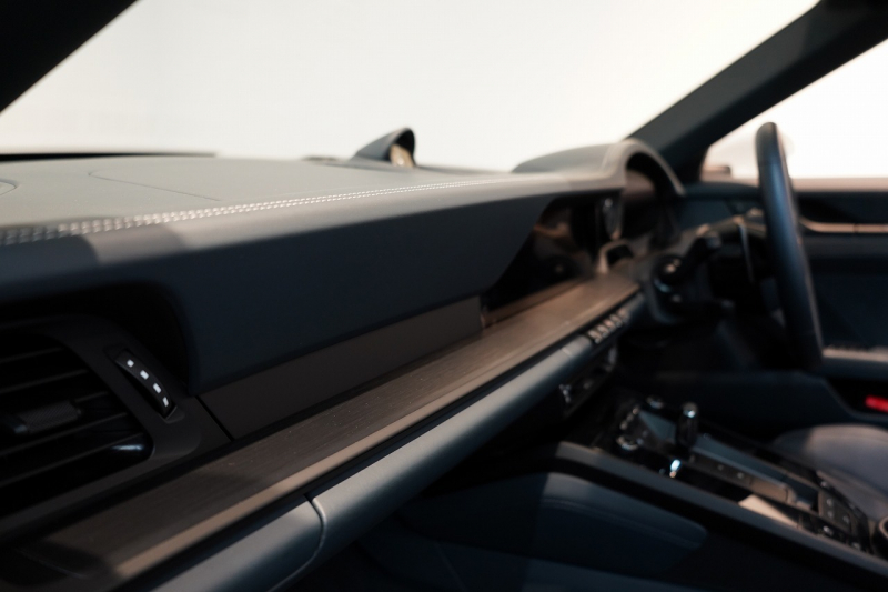 ポルシェ 911(Type992) Carrera GTS Cabriolet オールレザーインテリア（グラファイトブルー） ベンチレーション  中古車