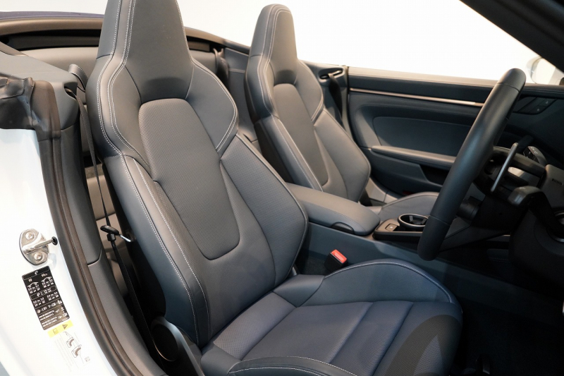 ポルシェ 911(Type992) Carrera GTS Cabriolet オールレザーインテリア（グラファイトブルー） ベンチレーション  中古車