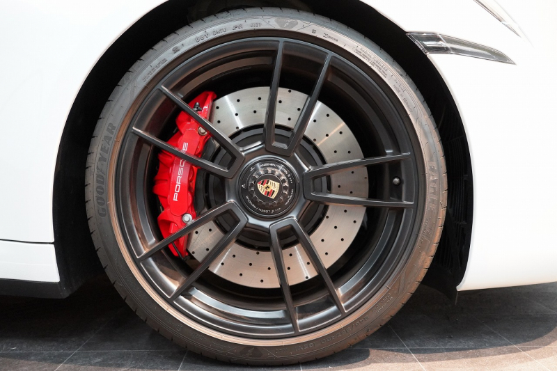 ポルシェ 911(Type992) Carrera GTS Cabriolet オールレザーインテリア（グラファイトブルー） ベンチレーション  中古車