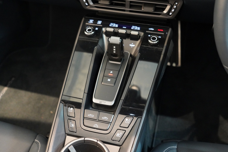 ポルシェ 911(Type992) Carrera GTS Cabriolet オールレザーインテリア（グラファイトブルー） ベンチレーション  中古車