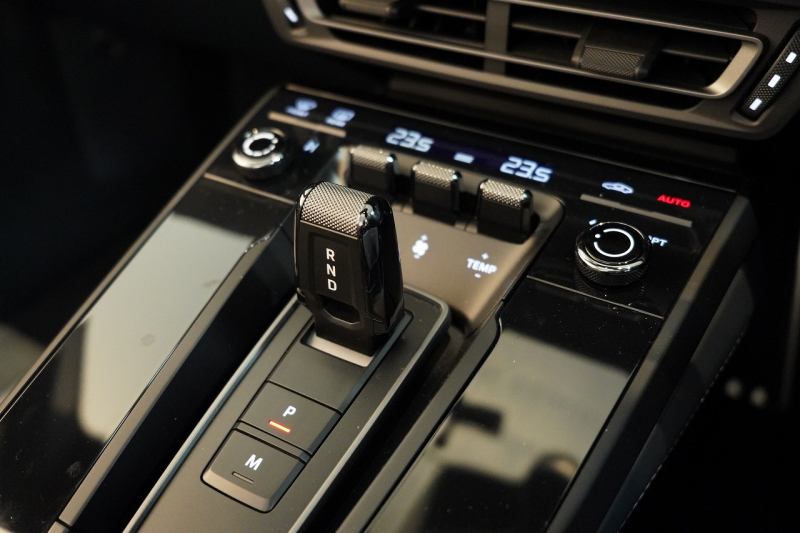 ポルシェ 911(Type992) Carrera GTS Cabriolet オールレザーインテリア（グラファイトブルー） ベンチレーション  中古車