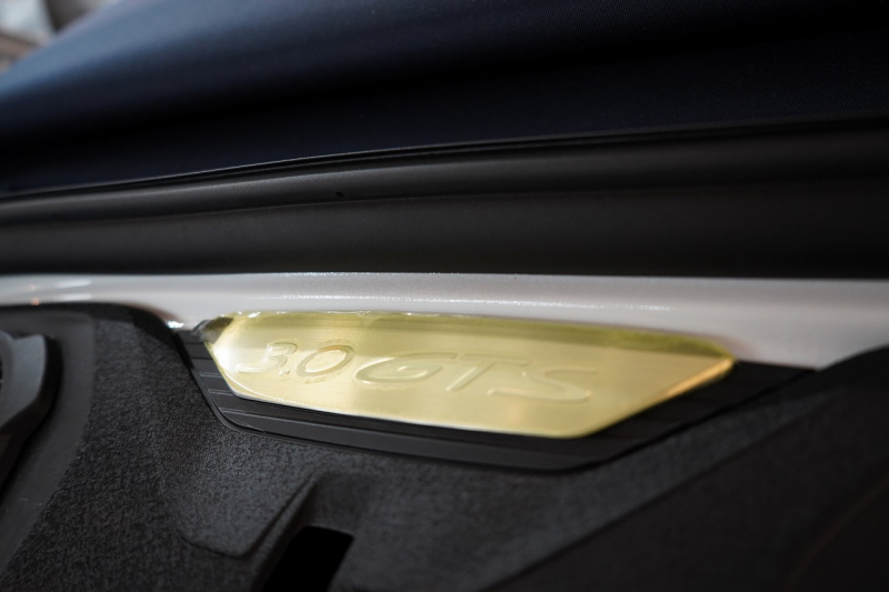 ポルシェ 911(Type992) Carrera GTS Cabriolet オールレザーインテリア（グラファイトブルー） ベンチレーション  中古車