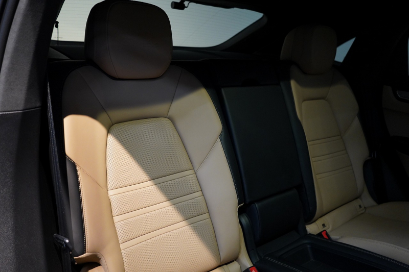 ポルシェ カイエンクーペ Turbo Tiptronic-S 延長保証2025年11月迄 PSMP付 PCSB ツートンレザーインテリア スポーツエグゾースト マトリクスLED 中古車 中古車