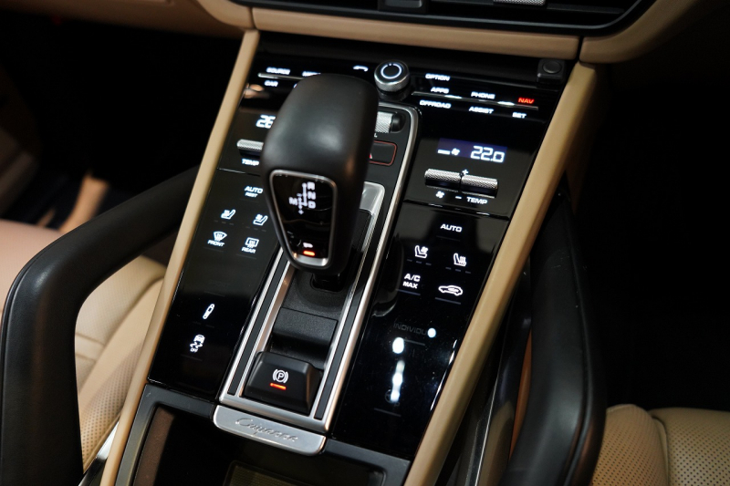 ポルシェ カイエンクーペ Turbo Tiptronic-S 延長保証2025年11月迄 PSMP付 PCSB ツートンレザーインテリア スポーツエグゾースト マトリクスLED 中古車 中古車