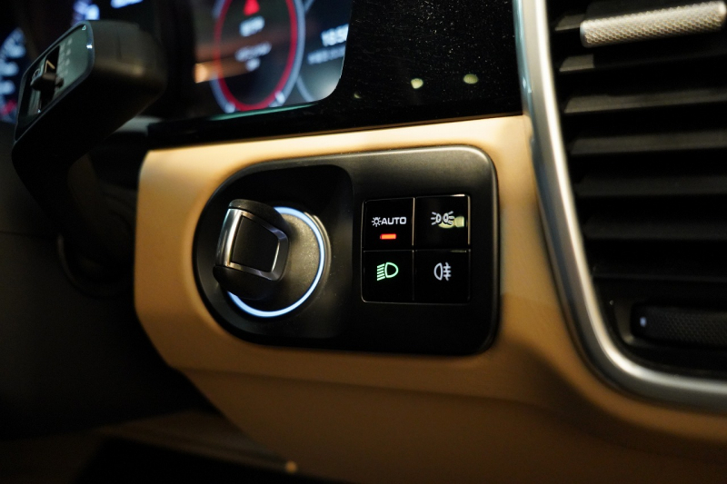 ポルシェ カイエンクーペ Turbo Tiptronic-S 延長保証2025年11月迄 PSMP付 PCSB ツートンレザーインテリア スポーツエグゾースト マトリクスLED 中古車 中古車