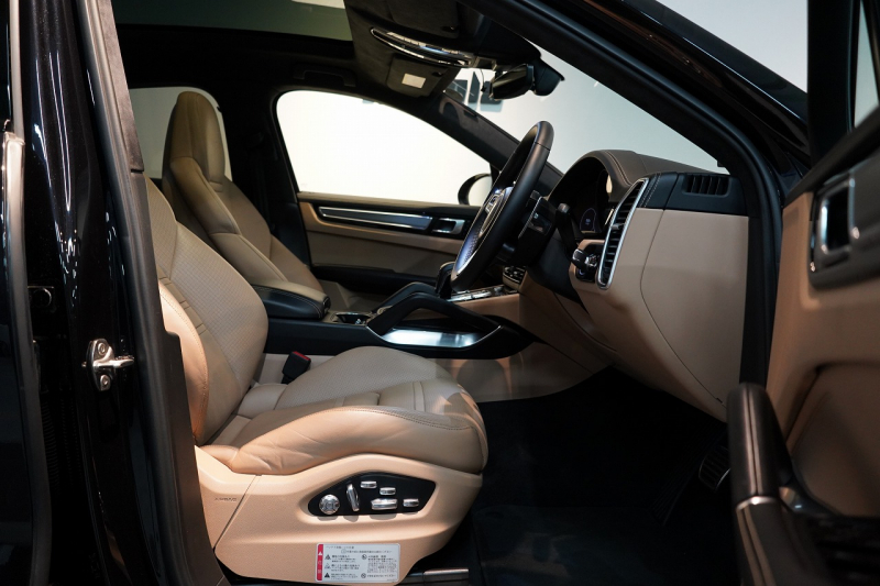 ポルシェ カイエンクーペ Turbo Tiptronic-S 延長保証2025年11月迄 PSMP付 PCSB ツートンレザーインテリア スポーツエグゾースト マトリクスLED 中古車 中古車