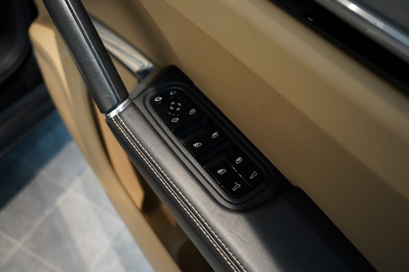 ポルシェ カイエンクーペ Turbo Tiptronic-S 延長保証2025年11月迄 PSMP付 PCSB ツートンレザーインテリア スポーツエグゾースト マトリクスLED 中古車 中古車