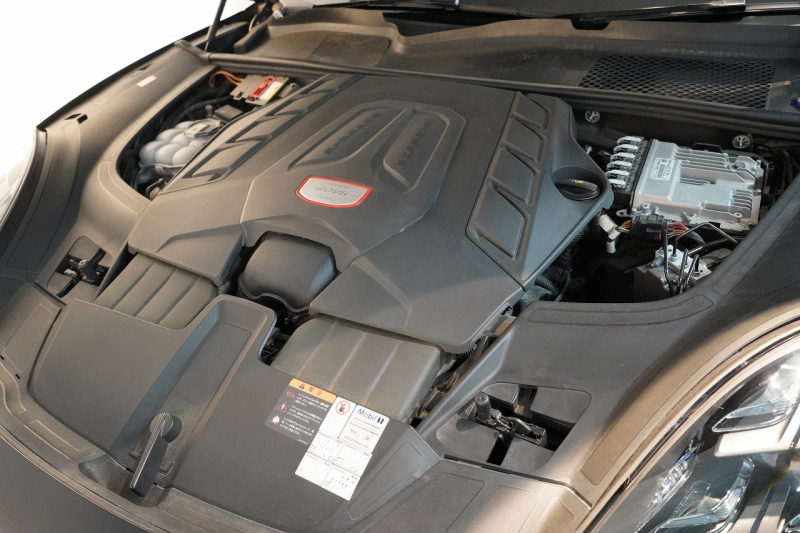 ポルシェ カイエンクーペ Turbo Tiptronic-S 延長保証2025年11月迄 PSMP付 PCSB ツートンレザーインテリア スポーツエグゾースト マトリクスLED 中古車 中古車