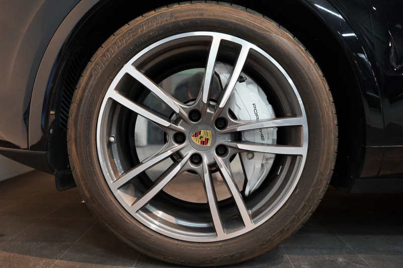 ポルシェ カイエンクーペ Turbo Tiptronic-S 延長保証2025年11月迄 PSMP付 PCSB ツートンレザーインテリア スポーツエグゾースト マトリクスLED 中古車 中古車