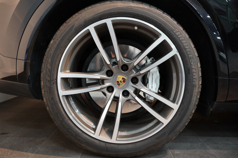 ポルシェ カイエンクーペ Turbo Tiptronic-S 延長保証2025年11月迄 PSMP付 PCSB ツートンレザーインテリア スポーツエグゾースト マトリクスLED 中古車 中古車