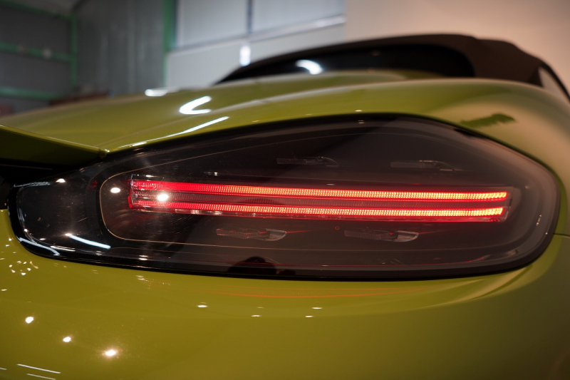 ポルシェ 718スパイダー 6MT ワンオーナー 左H PTSカラー/オリーブグリーン PCCB レザーインテリア 中古車 中古車