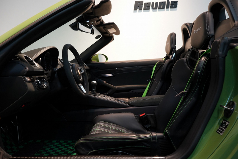 ポルシェ 718スパイダー 6MT ワンオーナー 左H PTSカラー/オリーブグリーン PCCB レザーインテリア 中古車 中古車