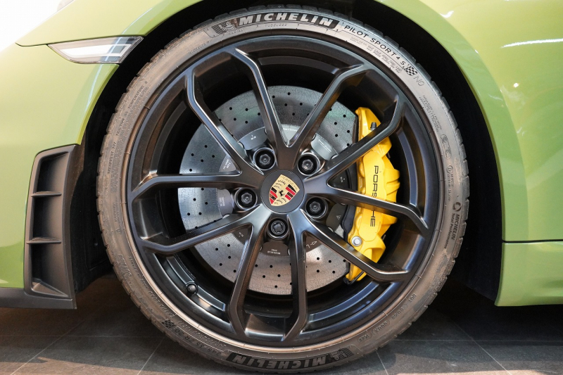 ポルシェ 718スパイダー 6MT ワンオーナー 左H PTSカラー/オリーブグリーン PCCB レザーインテリア 中古車 中古車