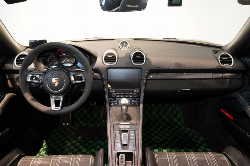ポルシェ 718スパイダー 6MT ワンオーナー 左H PTSカラー/オリーブグリーン PCCB レザーインテリア 中古車