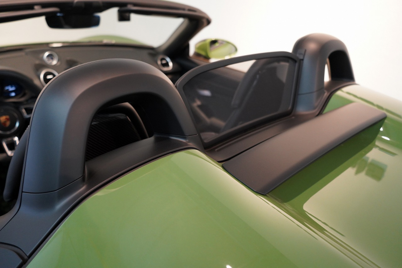 ポルシェ 718スパイダー 6MT ワンオーナー 左H PTSカラー/オリーブグリーン PCCB レザーインテリア 中古車 中古車