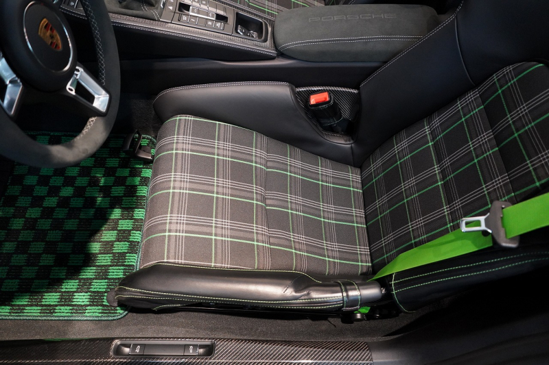 ポルシェ 718スパイダー 6MT ワンオーナー 左H PTSカラー/オリーブグリーン PCCB レザーインテリア 中古車 中古車