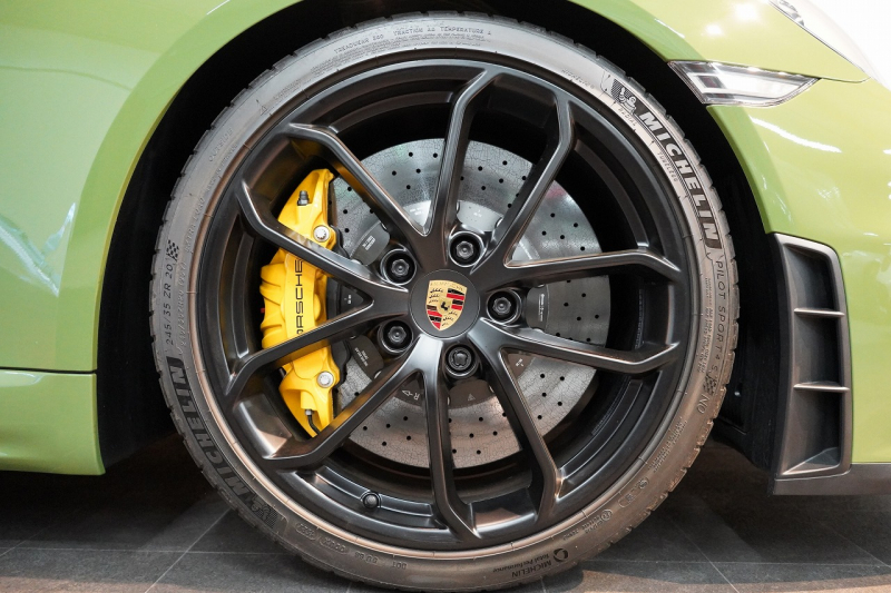 ポルシェ 718スパイダー 6MT ワンオーナー 左H PTSカラー/オリーブグリーン PCCB レザーインテリア 中古車 中古車