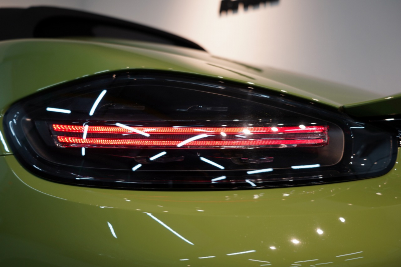 ポルシェ 718スパイダー 6MT ワンオーナー 左H PTSカラー/オリーブグリーン PCCB レザーインテリア 中古車 中古車