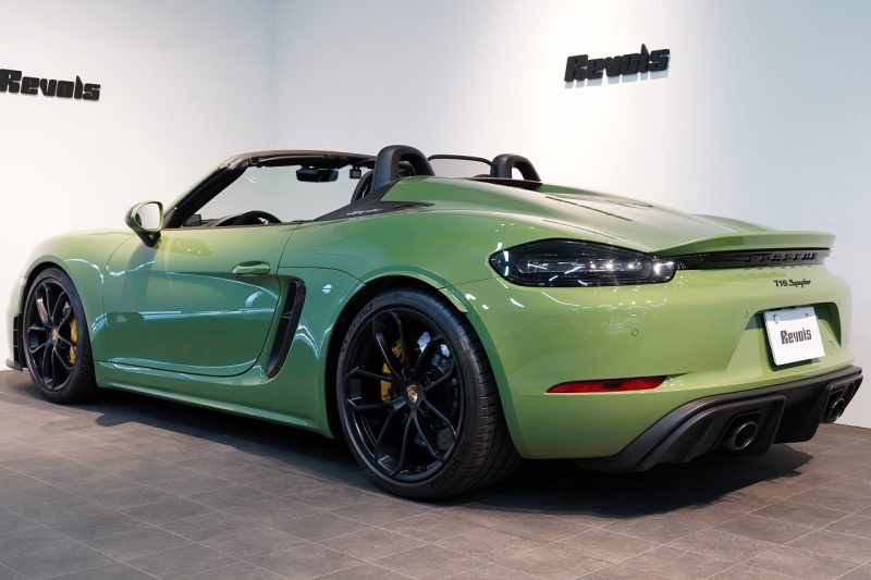 ポルシェ 718スパイダー 6MT ワンオーナー 左H PTSカラー/オリーブグリーン PCCB レザーインテリア 中古車