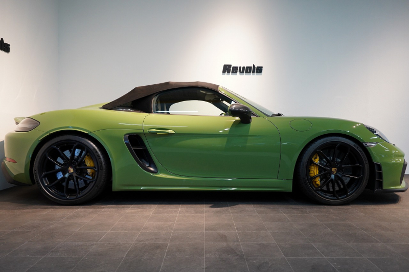 ポルシェ 718スパイダー 6MT ワンオーナー 左H PTSカラー/オリーブグリーン PCCB レザーインテリア 中古車 中古車