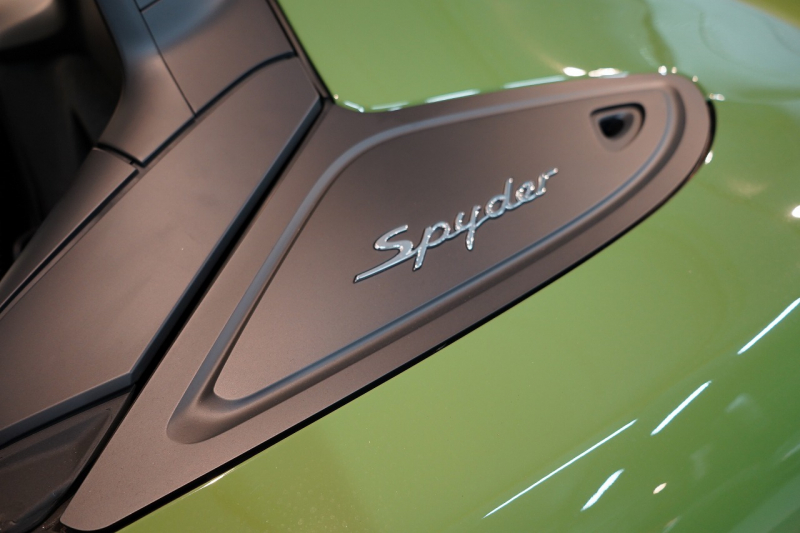 ポルシェ 718スパイダー 6MT ワンオーナー 左H PTSカラー/オリーブグリーン PCCB レザーインテリア 中古車 中古車