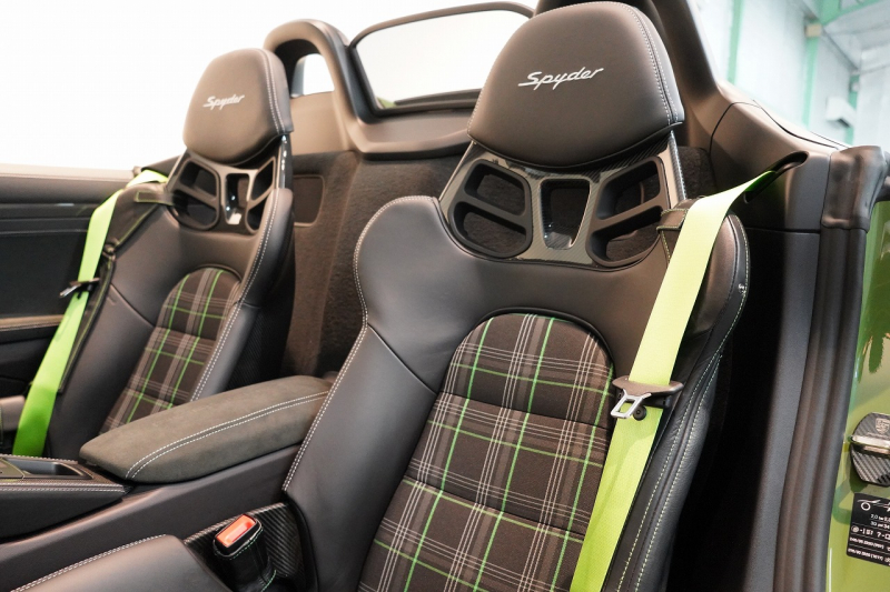 ポルシェ 718スパイダー 6MT ワンオーナー 左H PTSカラー/オリーブグリーン PCCB レザーインテリア 中古車 中古車