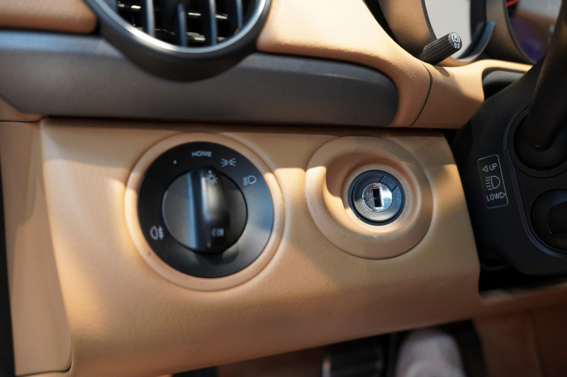 ポルシェ ボクスター(Type987) PDK 後期モデル 左H スポーツクロノ バサルトブラック PC入庫歴17回 中古車 中古車