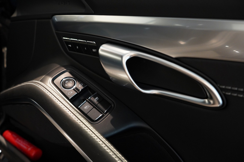 ポルシェ 718 ケイマン S PDK スポクロ スポエグ レザーインテリア×Sport-Tex PDLS+付LEDヘッドライト 中古車 中古車