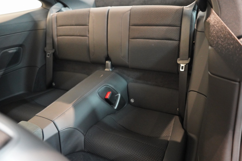 ポルシェ 911(Type992) Carrera T 7MT ワンオーナー CarreraTインテリア スポーツデザイン マトリクスLED クレヨン 中古車 中古車