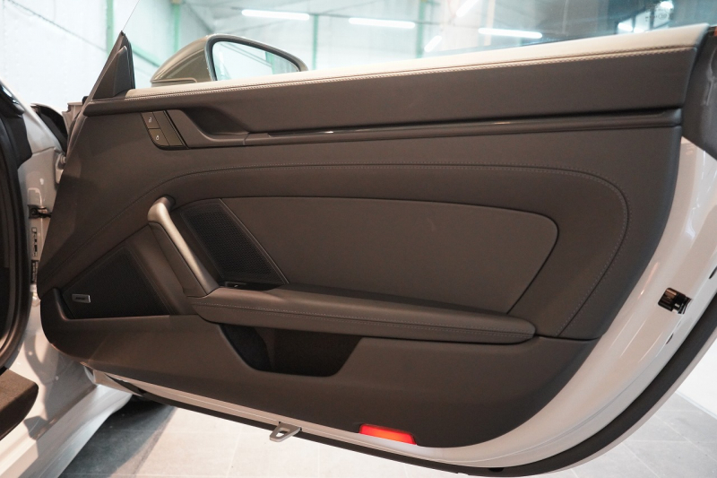 ポルシェ 911(Type992) Carrera T 7MT ワンオーナー CarreraTインテリア スポーツデザイン マトリクスLED クレヨン 中古車 中古車