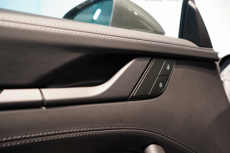 ポルシェ 911(Type992) Carrera T 7MT ワンオーナー CarreraTインテリア スポーツデザイン マトリクスLED クレヨン 中古車 中古車