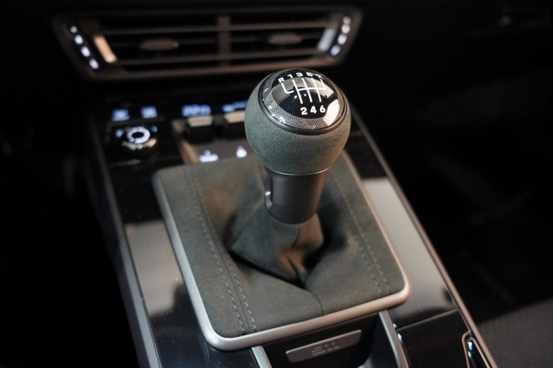 ポルシェ 911(Type992) Carrera T 7MT ワンオーナー CarreraTインテリア スポーツデザイン マトリクスLED クレヨン 中古車 中古車