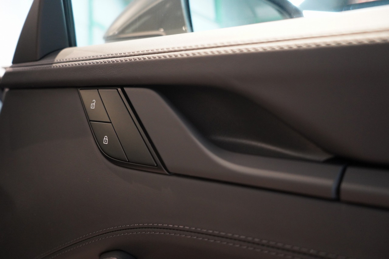 ポルシェ 911(Type992) Carrera T 7MT ワンオーナー CarreraTインテリア スポーツデザイン マトリクスLED クレヨン 中古車 中古車