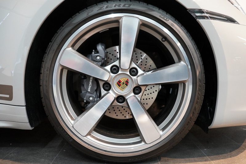 ポルシェ 911(Type992) Carrera T 7MT ワンオーナー CarreraTインテリア スポーツデザイン マトリクスLED クレヨン 中古車 中古車