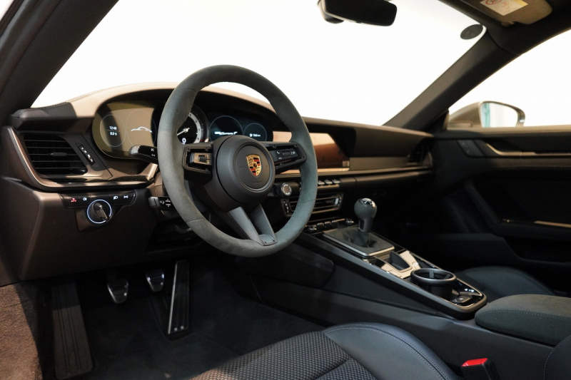 ポルシェ 911(Type992) Carrera T 7MT ワンオーナー CarreraTインテリア スポーツデザイン マトリクスLED クレヨン 中古車 中古車