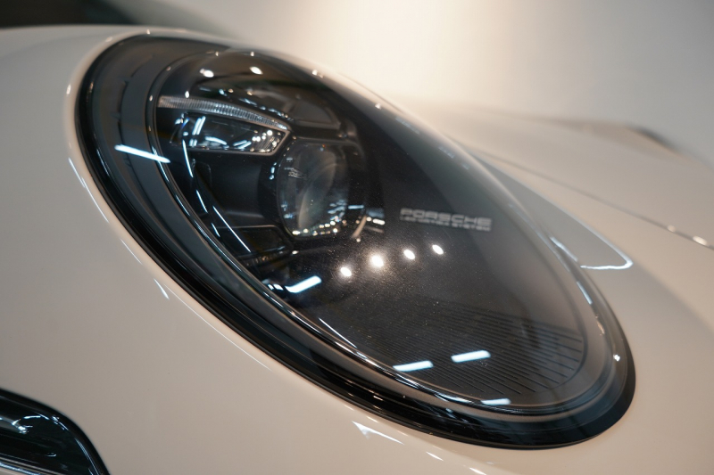 ポルシェ 911(Type992) Carrera T 7MT ワンオーナー CarreraTインテリア スポーツデザイン マトリクスLED クレヨン 中古車 中古車