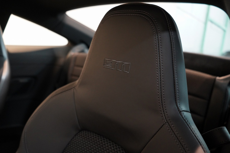 ポルシェ 911(Type992) Carrera T 7MT ワンオーナー CarreraTインテリア スポーツデザイン マトリクスLED クレヨン 中古車 中古車