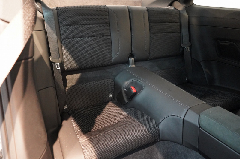 ポルシェ 911(Type992) Carrera T 7MT ワンオーナー CarreraTインテリア スポーツデザイン マトリクスLED クレヨン 中古車 中古車