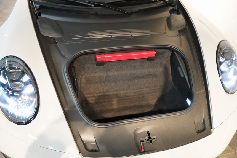 ポルシェ 911(Type992) Carrera T 7MT ワンオーナー CarreraTインテリア スポーツデザイン マトリクスLED クレヨン 中古車 中古車