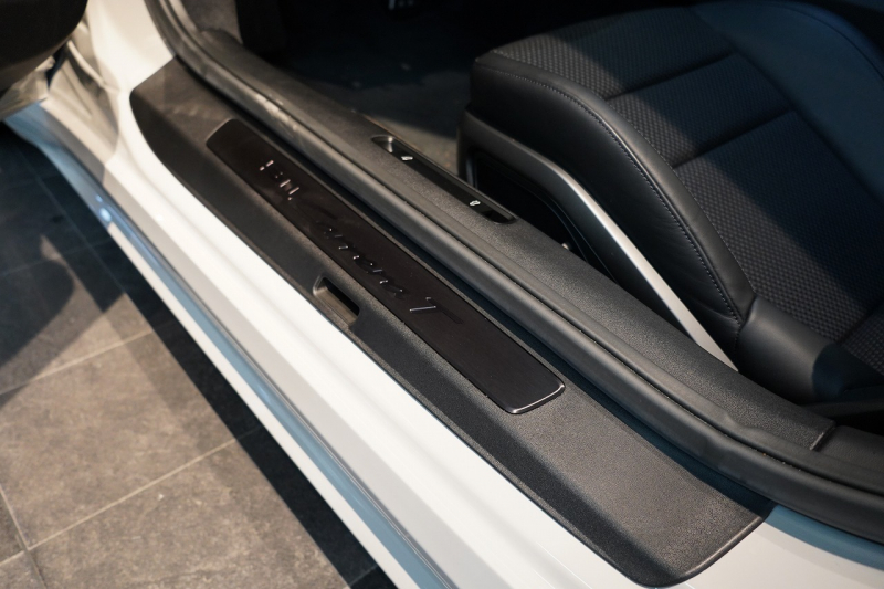 ポルシェ 911(Type992) Carrera T 7MT ワンオーナー CarreraTインテリア スポーツデザイン マトリクスLED クレヨン 中古車 中古車