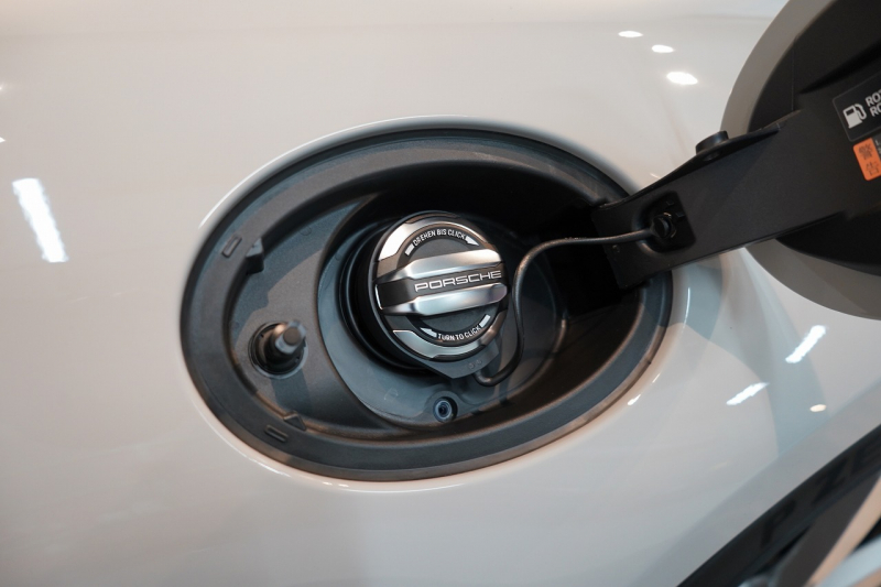 ポルシェ 911(Type992) Carrera T 7MT ワンオーナー CarreraTインテリア スポーツデザイン マトリクスLED クレヨン 中古車 中古車